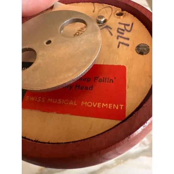 Vintage‎ Swiss Musical Figurine Girl Washing Clothes Wood & Resin - Picture 5 of 5